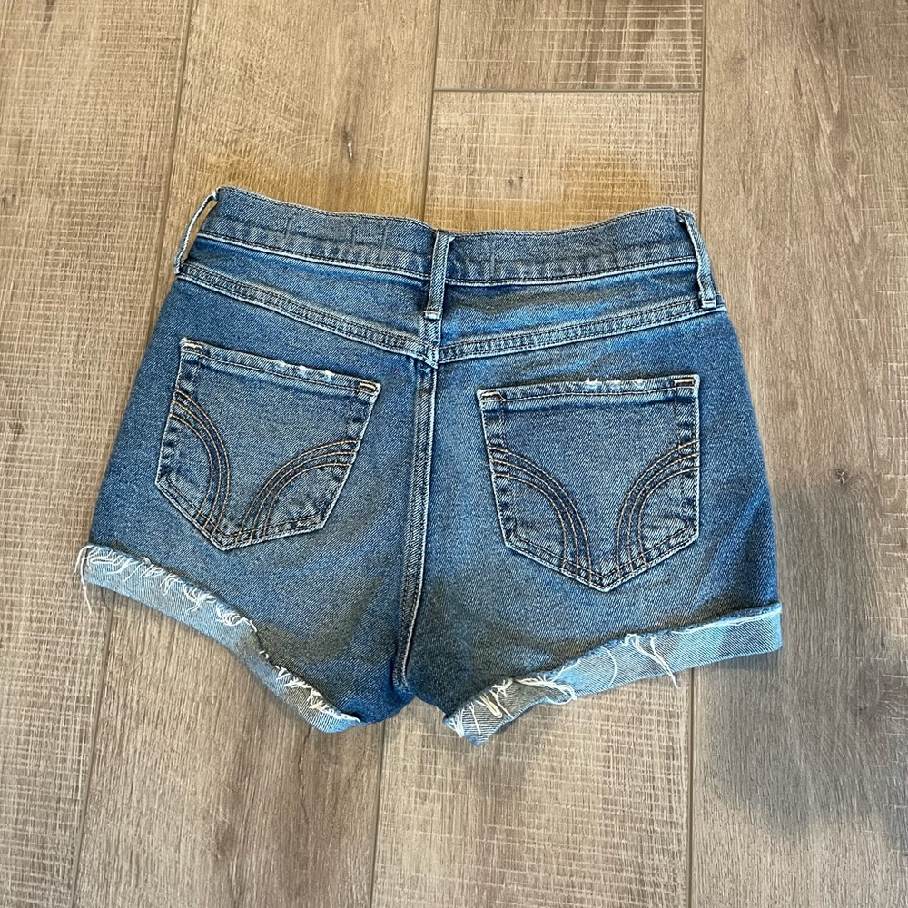 Hollister High Rise Short Short - Picture 4 of 5
